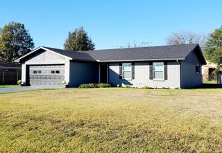 202 W Whitewright Road, Savoy, TX 75479