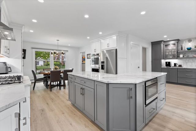 1107 Donegal Lane, Northbrook, IL 60062
