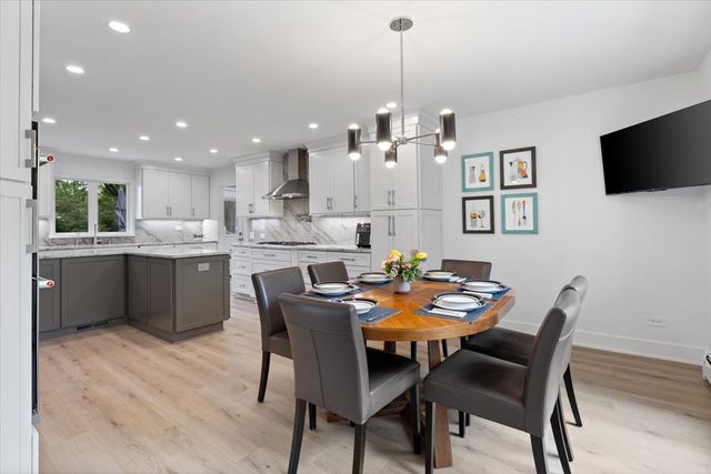 1107 Donegal Lane, Northbrook, IL 60062