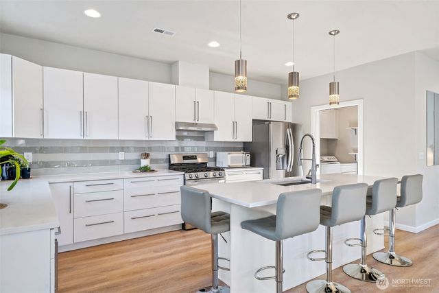 2198 NE Kevos Pond Drive, Poulsbo, WA 98370