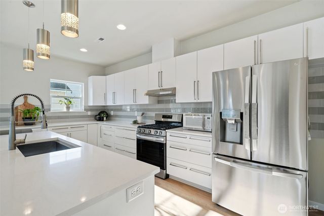 2198 NE Kevos Pond Drive, Poulsbo, WA 98370