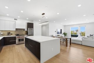 505 S Barrington Avenue 406, Los Angeles, CA 90049