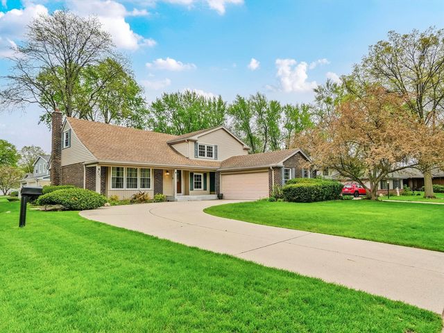 943 N Crestview Drive, Palatine, IL 60067