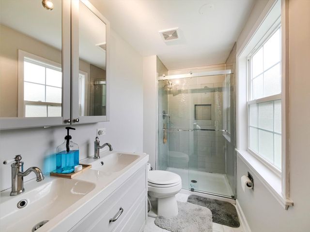 943 N Crestview Drive, Palatine, IL 60067