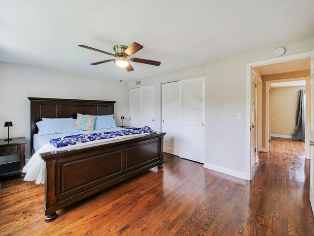 943 N Crestview Drive, Palatine, IL 60067