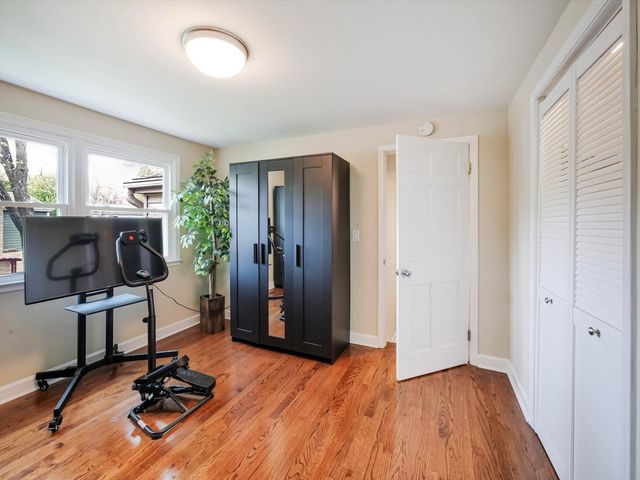 943 N Crestview Drive, Palatine, IL 60067