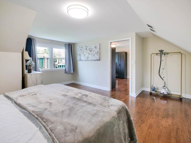 943 N Crestview Drive, Palatine, IL 60067