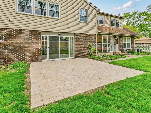943 N Crestview Drive, Palatine, IL 60067