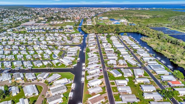 138 S SAINT THOMAS CIRCLE, Apollo Beach, FL 33572