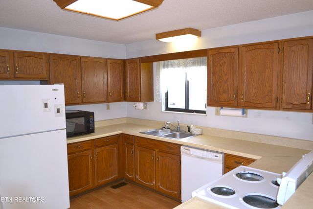 1689 Mccleary Bend Rd, Sevierville, TN 37876