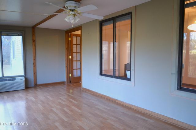 1689 Mccleary Bend Rd, Sevierville, TN 37876