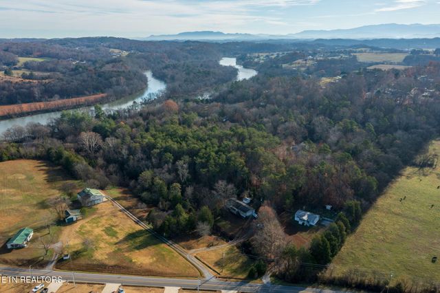 1689 Mccleary Bend Rd, Sevierville, TN 37876