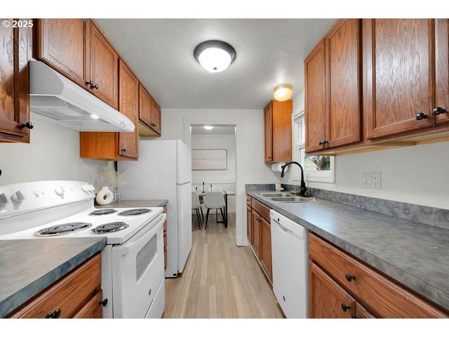 3227 PARTRIDGE Way, Springfield, OR 97477