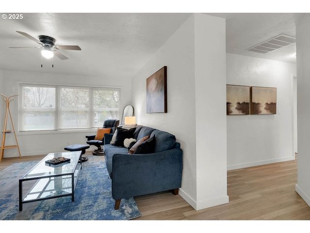 3227 PARTRIDGE Way, Springfield, OR 97477