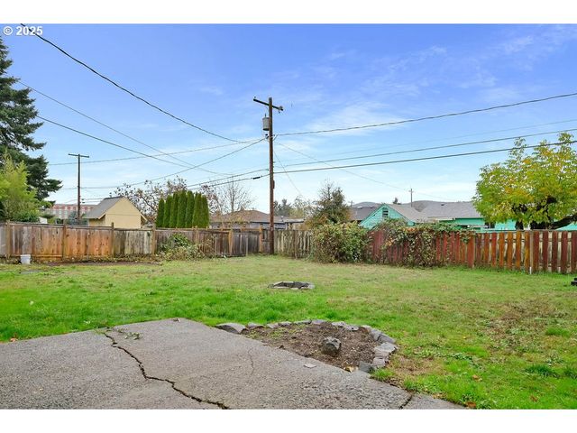 3227 PARTRIDGE Way, Springfield, OR 97477