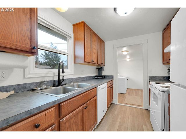 3227 PARTRIDGE Way, Springfield, OR 97477