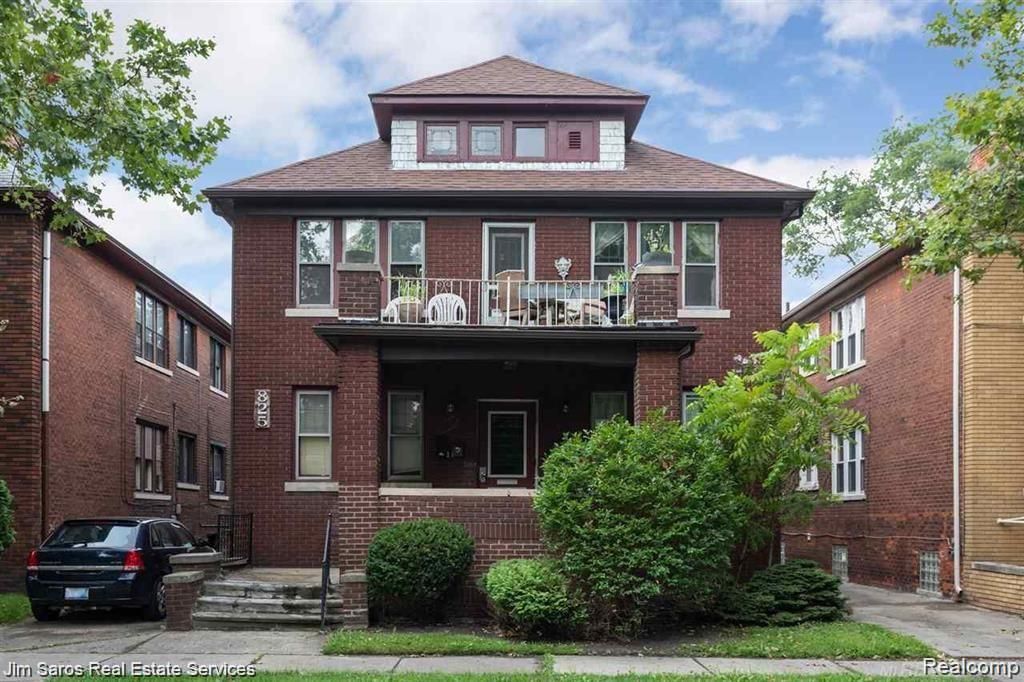 825 Beaconsfield 2N Avenue, Grosse Pointe Park, MI 48230