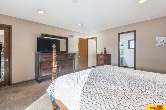 5244 Ventura Drive, Fremont, NE 68025