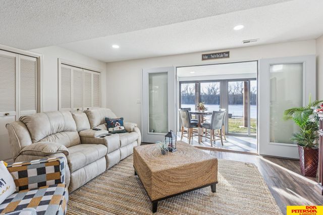 5244 Ventura Drive, Fremont, NE 68025