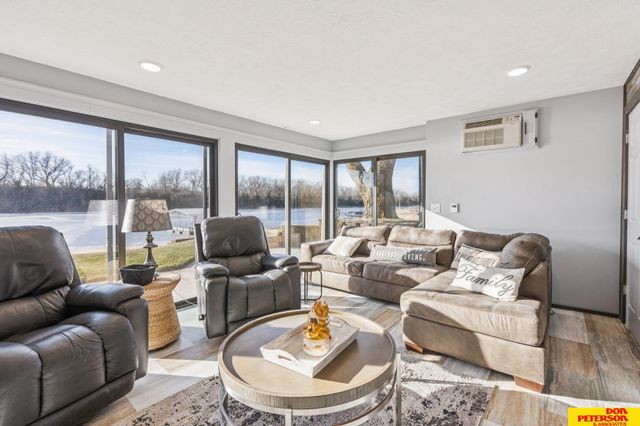 5244 Ventura Drive, Fremont, NE 68025