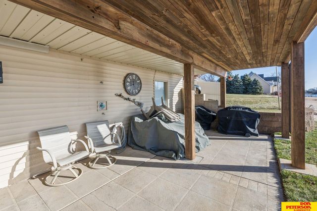 5244 Ventura Drive, Fremont, NE 68025