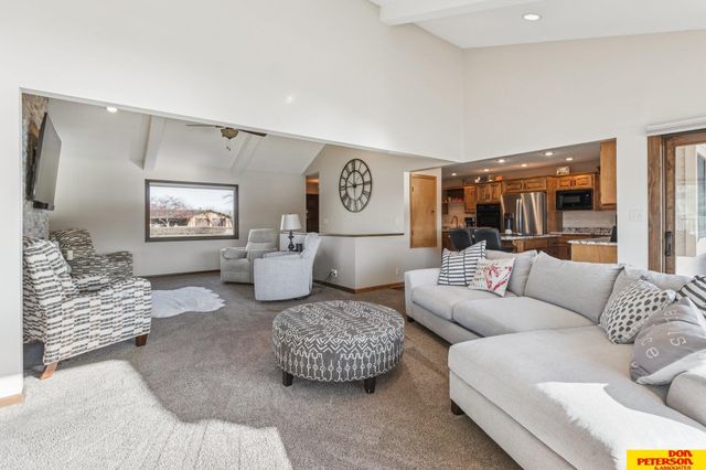 5244 Ventura Drive, Fremont, NE 68025