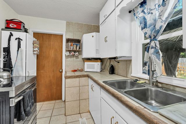 822 S Beverly Dr., Wichita, KS 67218