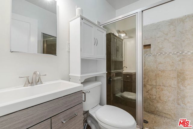 8222 Vanscoy Avenue, North Hollywood, CA 91605