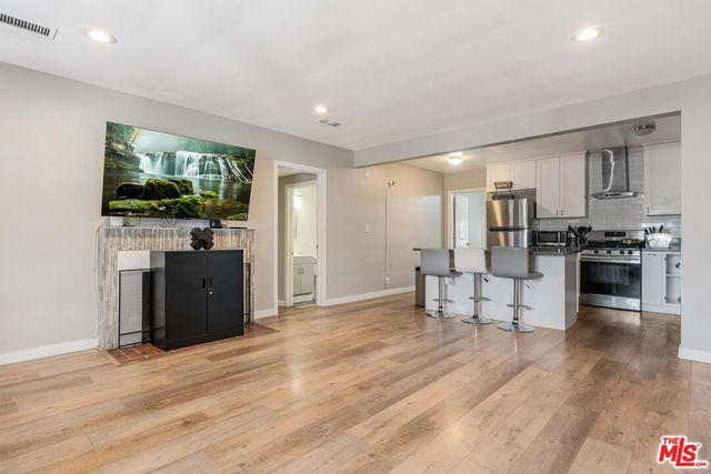 8222 Vanscoy Avenue, North Hollywood, CA 91605