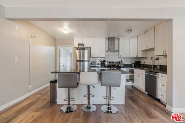 8222 Vanscoy Avenue, North Hollywood, CA 91605