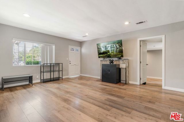8222 Vanscoy Avenue, North Hollywood, CA 91605