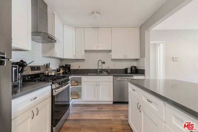 8222 Vanscoy Avenue, North Hollywood, CA 91605