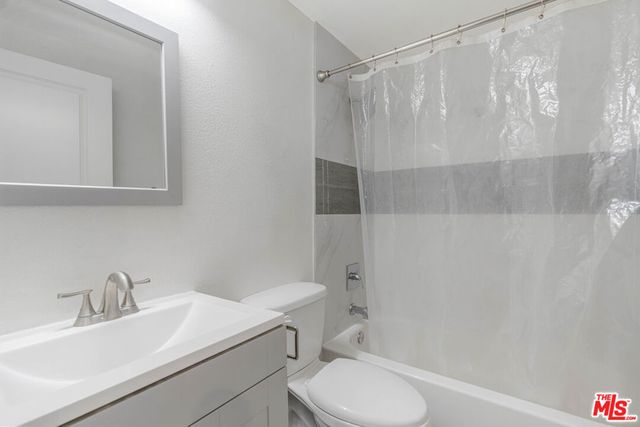 8222 Vanscoy Avenue, North Hollywood, CA 91605