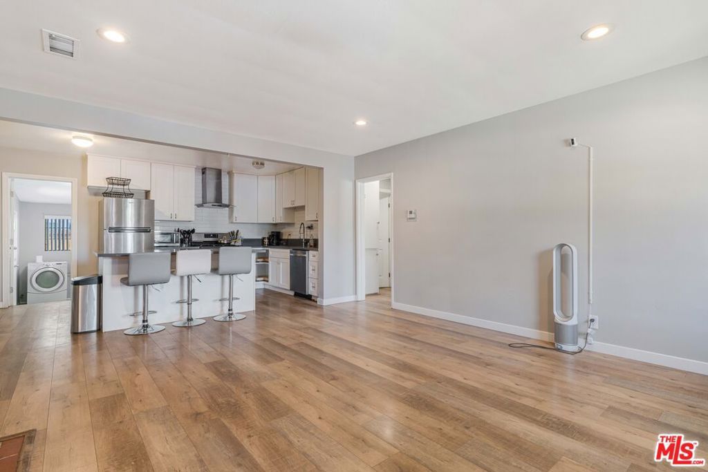 8222 Vanscoy Avenue, North Hollywood, CA 91605