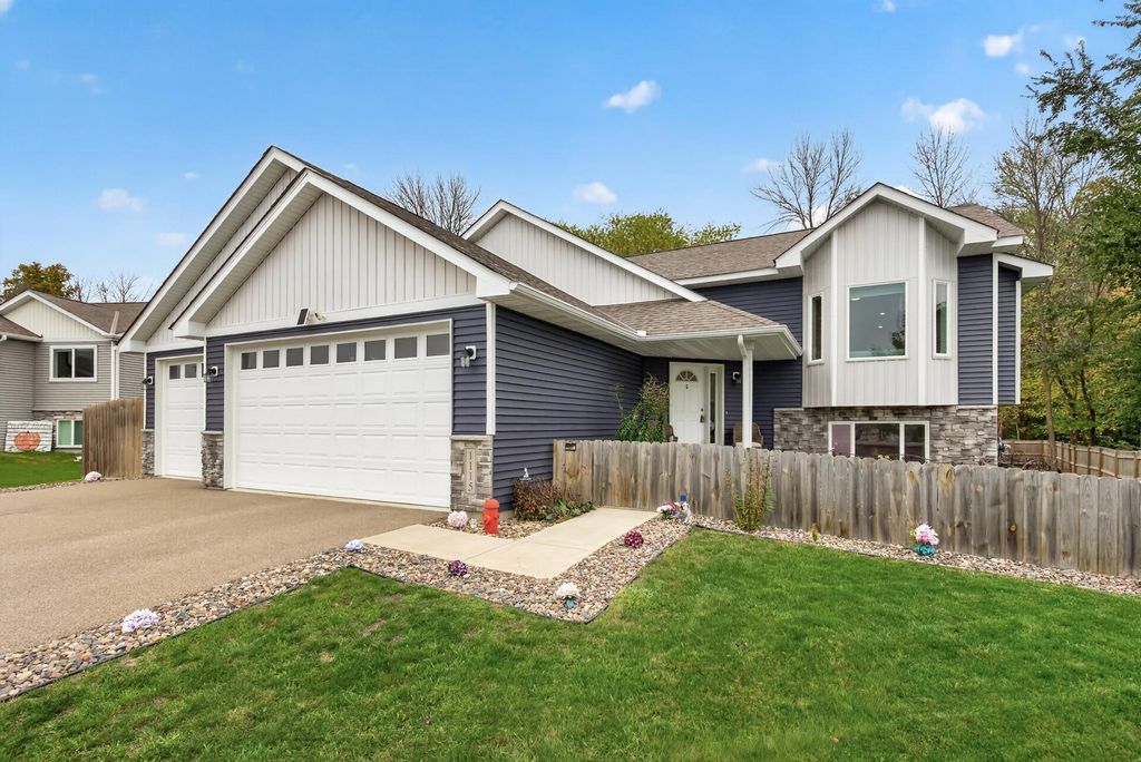 1115 Mulberry Avenue NE, Montgomery, MN 56069 — exterior