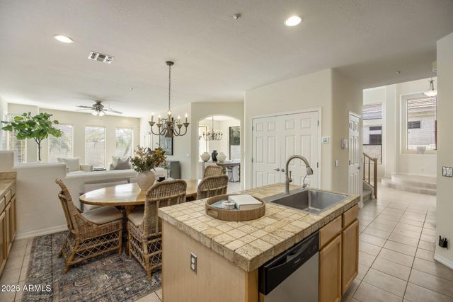 7673 E SAN FERNANDO Drive, Scottsdale, AZ 85255