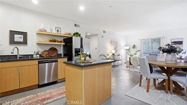 5232 Satsuma, North Hollywood, CA 91601