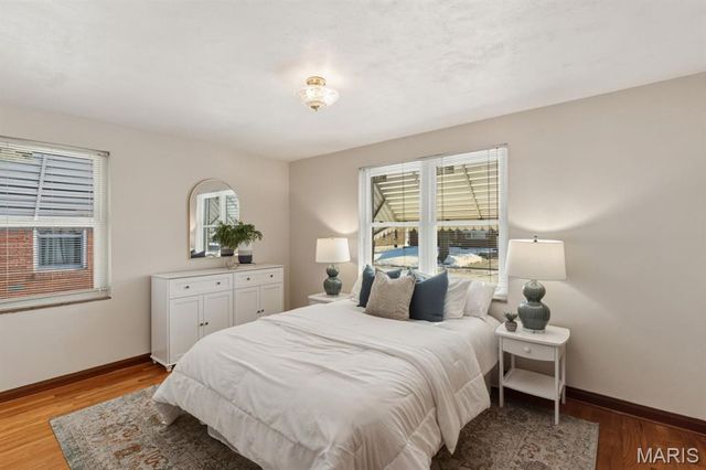 8015 Parkwood Drive, St Louis, MO 63123