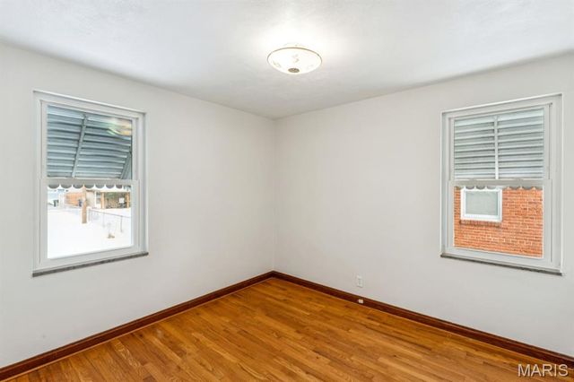 8015 Parkwood Drive, St Louis, MO 63123