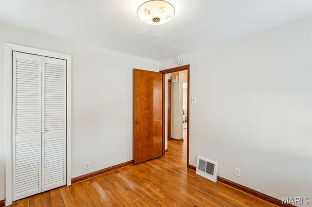 8015 Parkwood Drive, St Louis, MO 63123