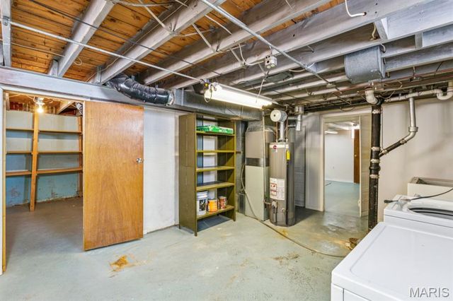 8015 Parkwood Drive, St Louis, MO 63123