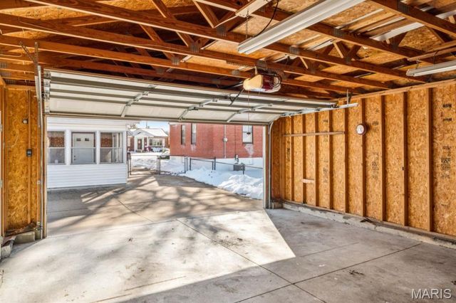 8015 Parkwood Drive, St Louis, MO 63123