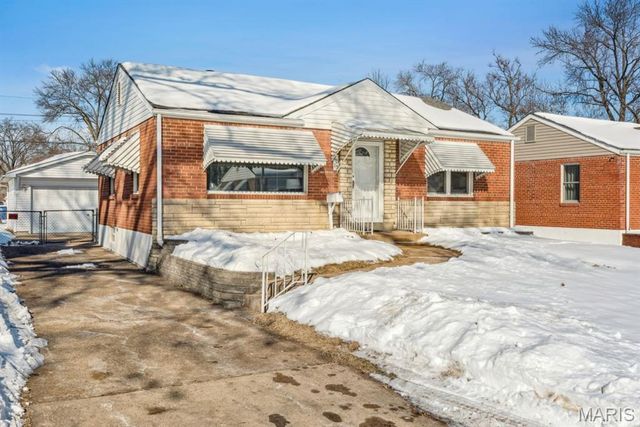 8015 Parkwood Drive, St Louis, MO 63123