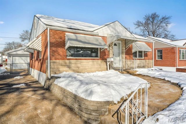 8015 Parkwood Drive, St Louis, MO 63123