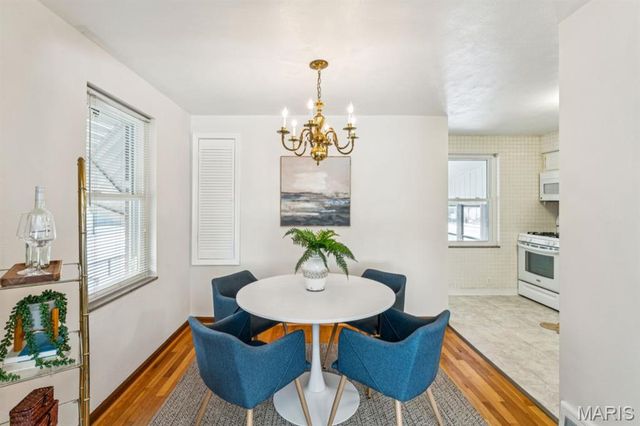 8015 Parkwood Drive, St Louis, MO 63123