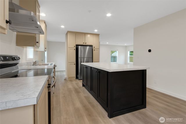 2809 NE Stone Way, Bremerton, WA 98310