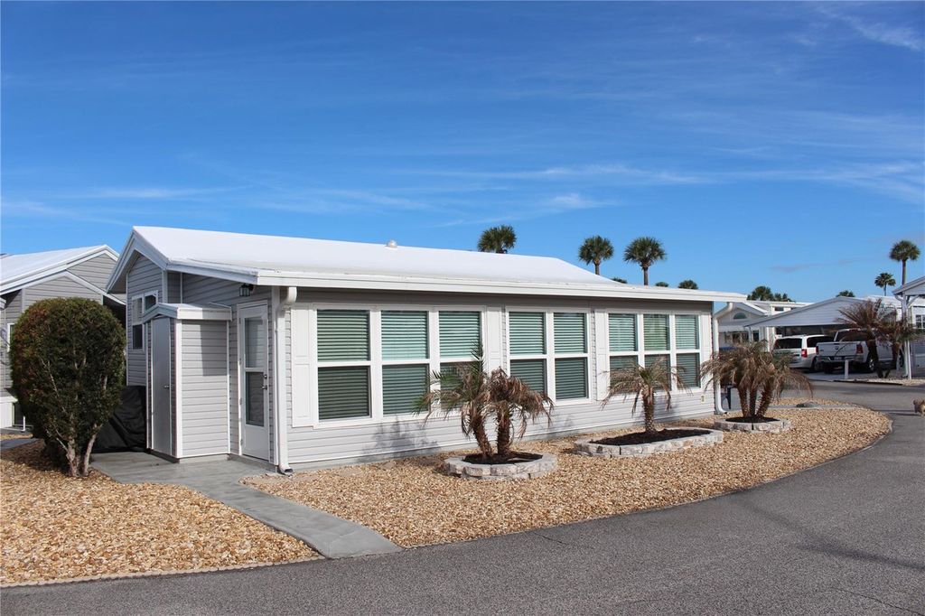 Image 2 of property listing at 9000 US HWY 192 598, Clermont, FL 34714