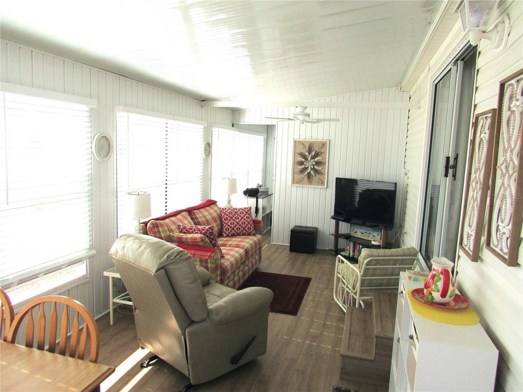 Image 4 of property listing at 9000 US HWY 192 598, Clermont, FL 34714