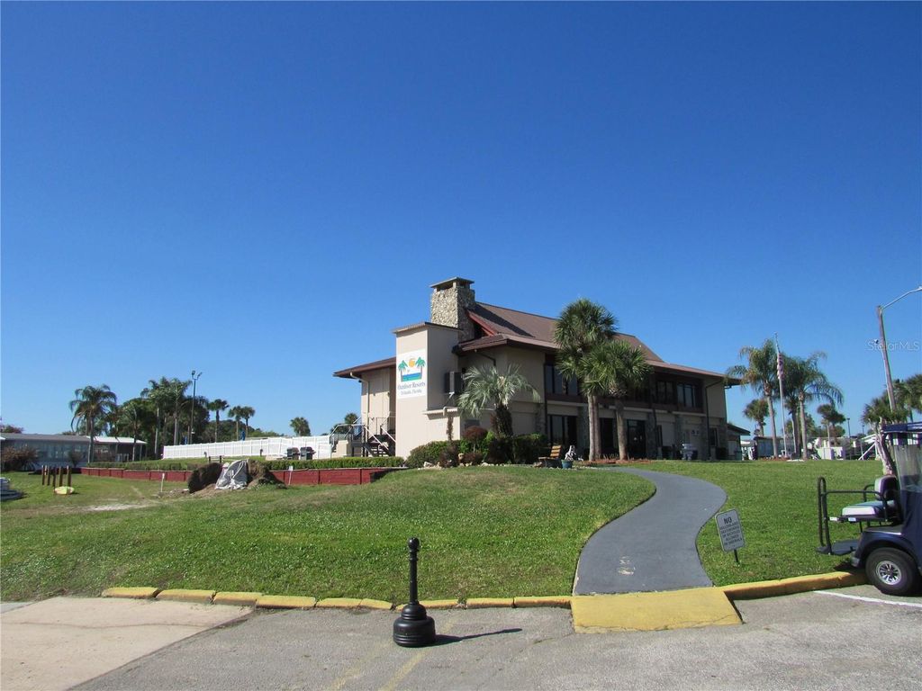 Image 6 of property listing at 9000 US HWY 192 598, Clermont, FL 34714