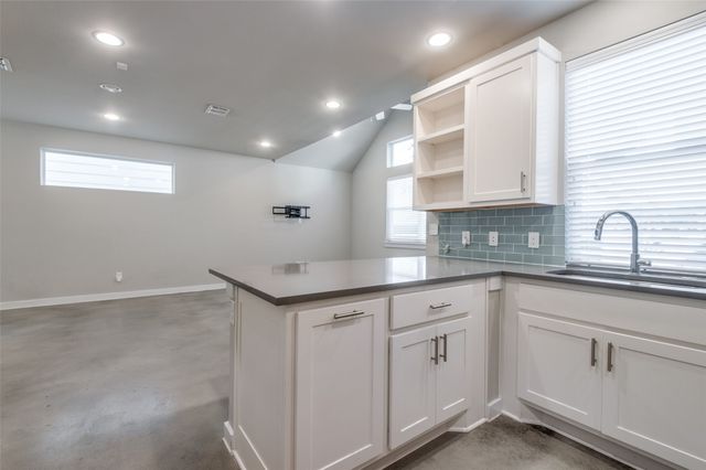 1225 Crownview Lane, Dallas, TX 75208